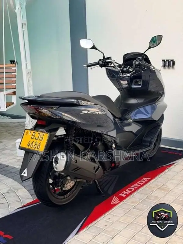 Honda Pcx 2022 Motorbike (Used)