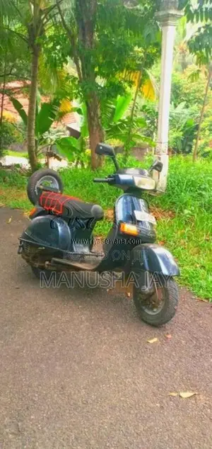 Bajaj Vespa 2004 Motorbike (Used)