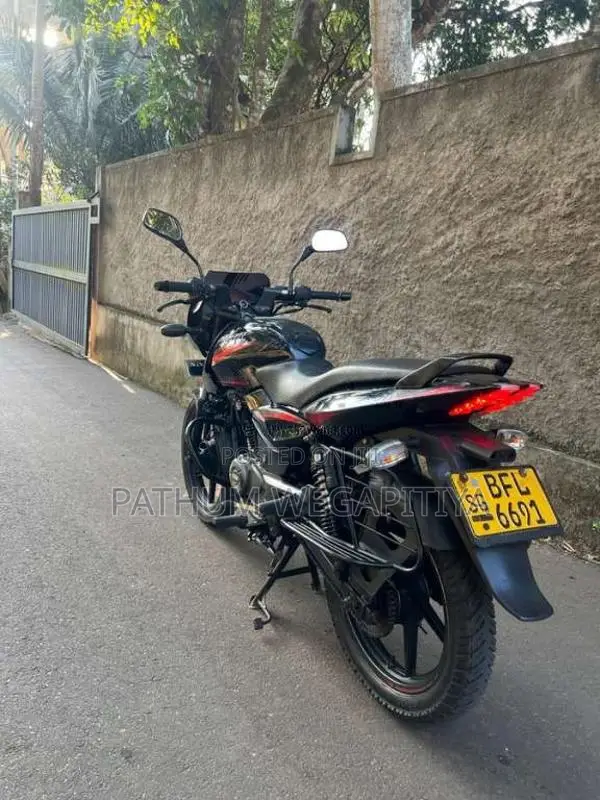Bajaj Pulsar 2017 Motorbike (Used)