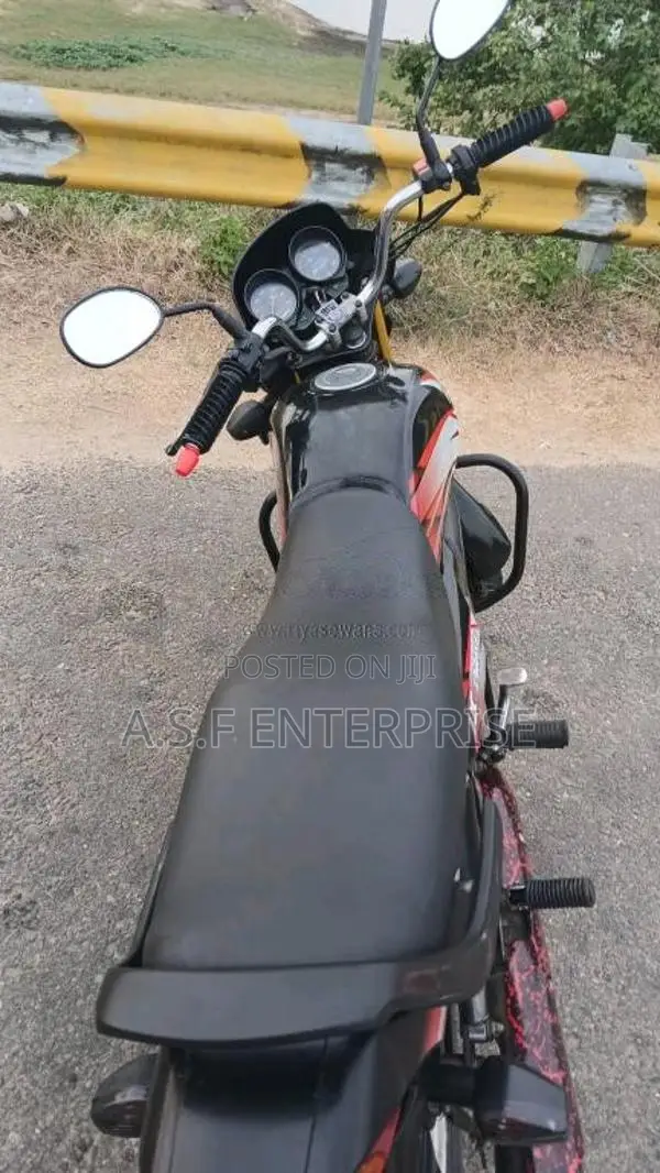 Hero HF Deluxe 2017 Motorbike (Used)