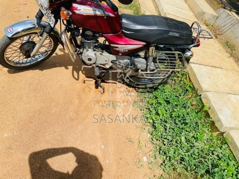 Bajaj Boxer 2004 Motorbike (Used)