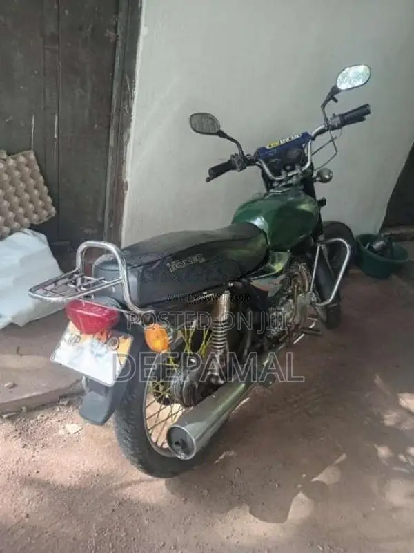 Bajaj Boxer 2002 Motorbike (Used)