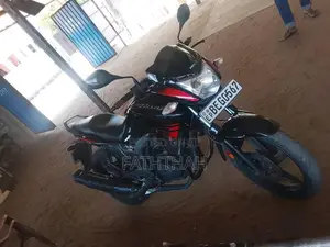 Hero Hunk 2016 Motorbike (Used)