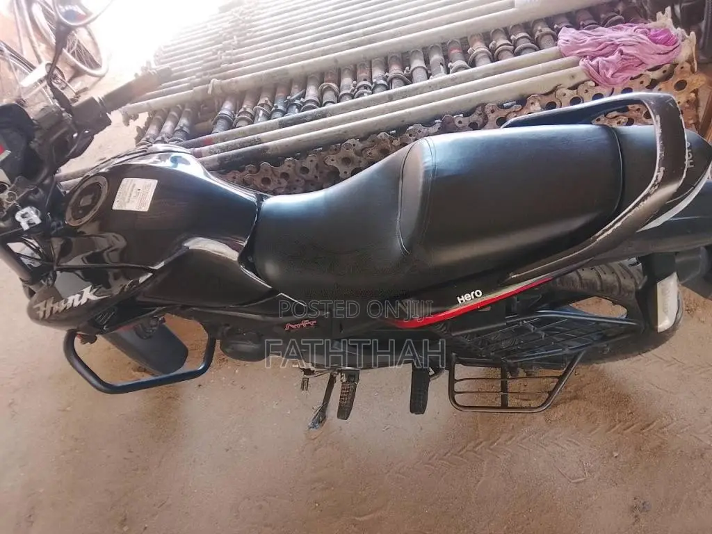 Hero Hunk 2016 Motorbike (Used)