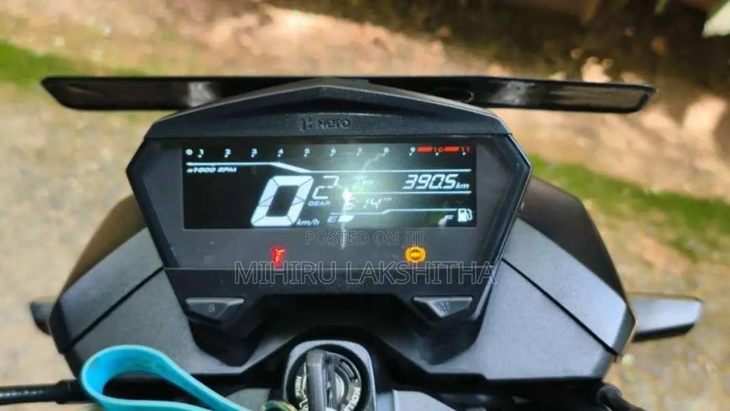 Hero Hunk 2025 Motorbike (Used)
