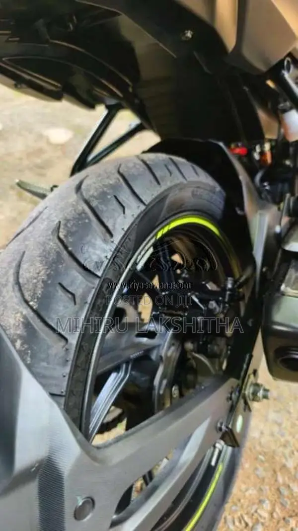 Hero Hunk 2025 Motorbike (Used)