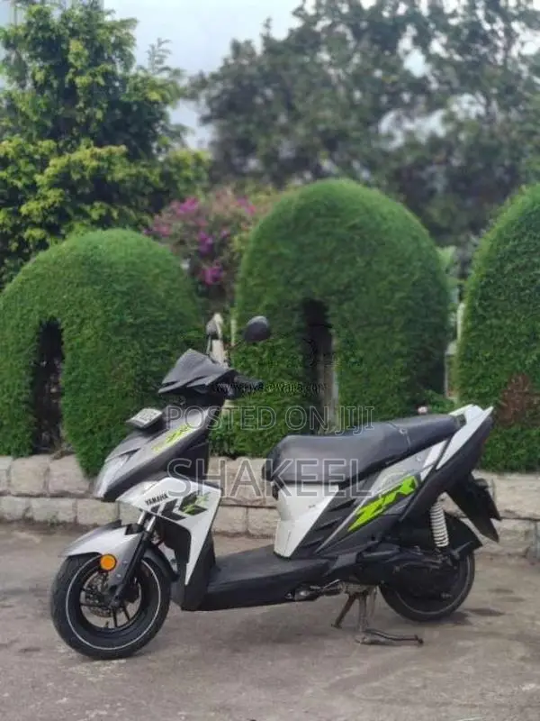 Yamaha Zr 2017 Motorbike (Used)