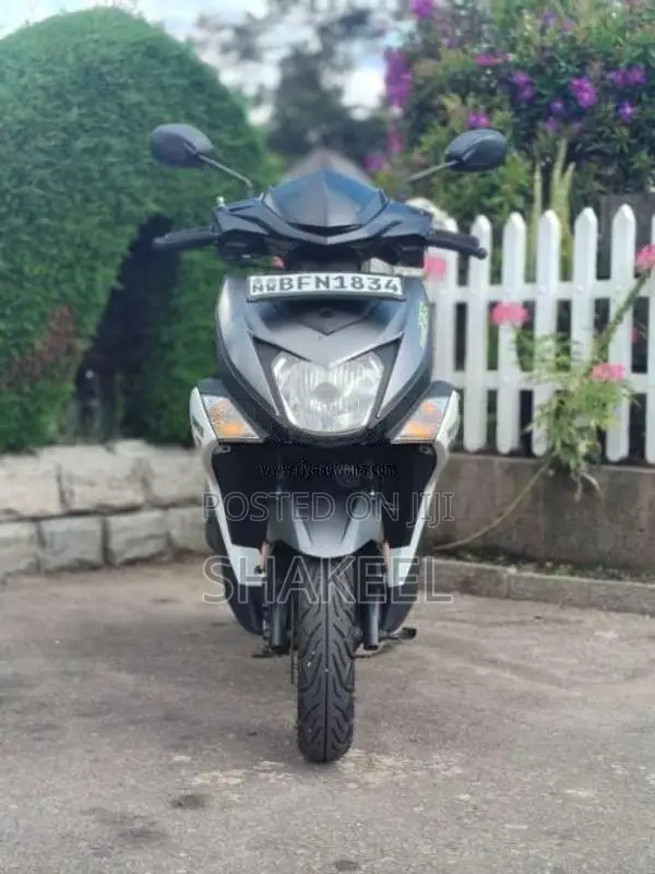 Yamaha Zr 2017 Motorbike (Used)