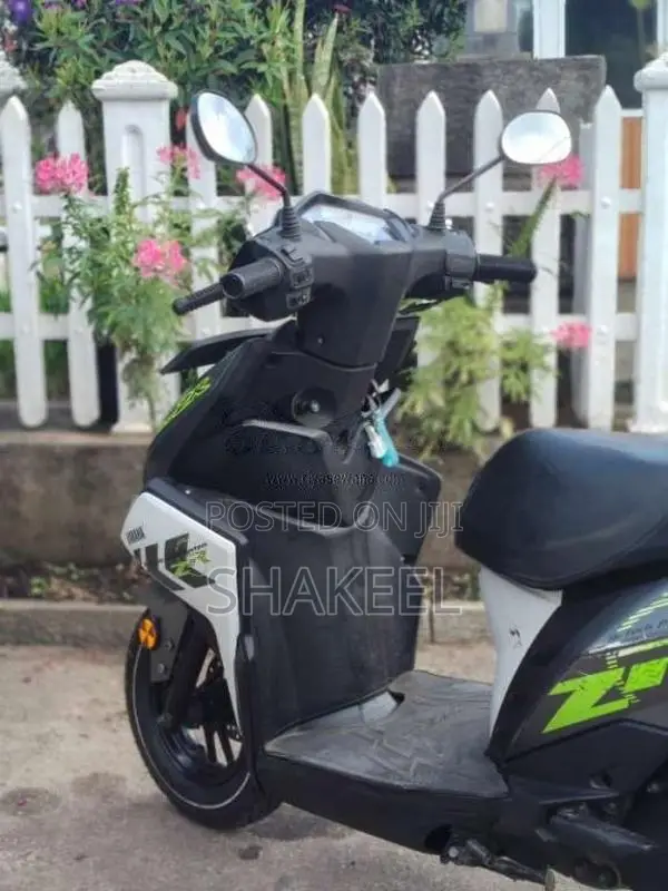 Yamaha Zr 2017 Motorbike (Used)
