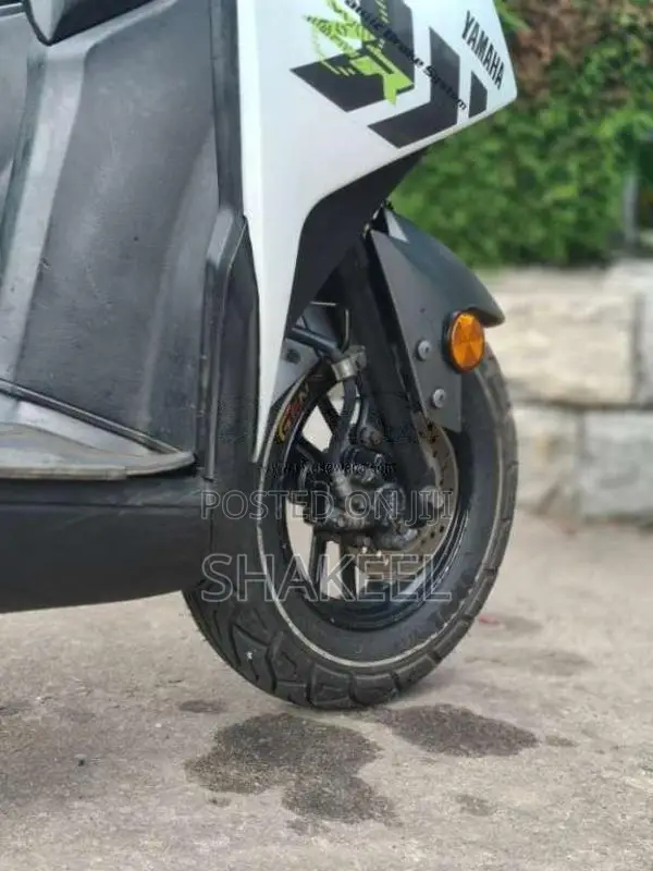 Yamaha Zr 2017 Motorbike (Used)