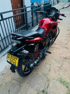 Hero Hunk 2016 Motorbike (Used)