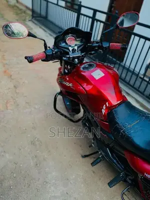 Hero Hunk 2016 Motorbike (Used)