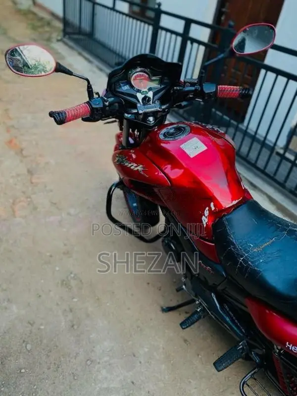 Hero Hunk 2016 Motorbike (Used)