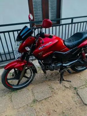 Hero Hunk 2016 Motorbike (Used)