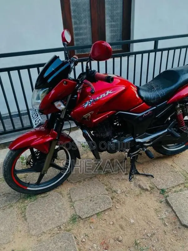 Hero Hunk 2016 Motorbike (Used)
