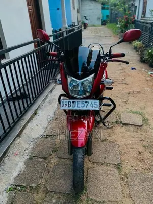 Hero Hunk 2016 Motorbike (Used)