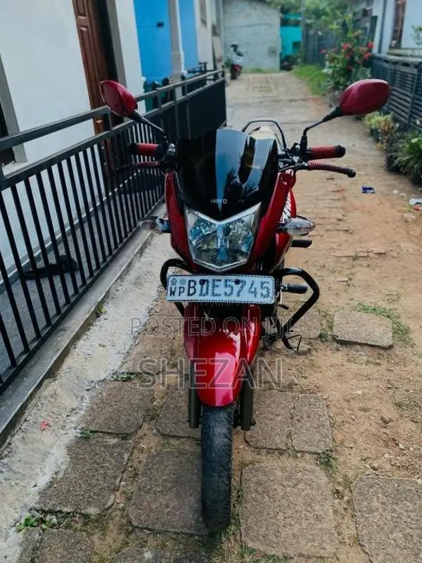 Hero Hunk 2016 Motorbike (Used)