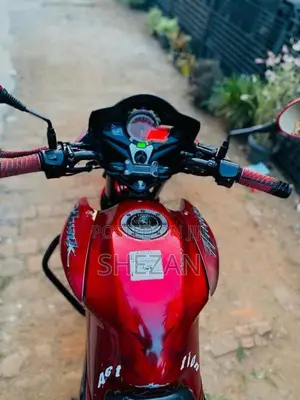 Hero Hunk 2016 Motorbike (Used)