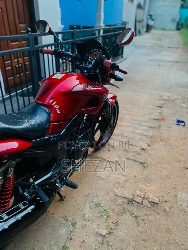 Hero Hunk 2016 Motorbike (Used)