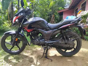 Hero Hunk 2016 Motorbike (Used)