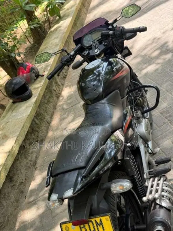 Bajaj Pulsar 180 2016 motorcycle (Used)