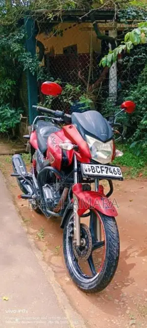 Hero Hunk 2015 Motorbike (Used)