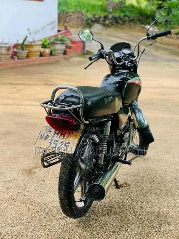Bajaj Boxer 2004 Motorbike (Used)