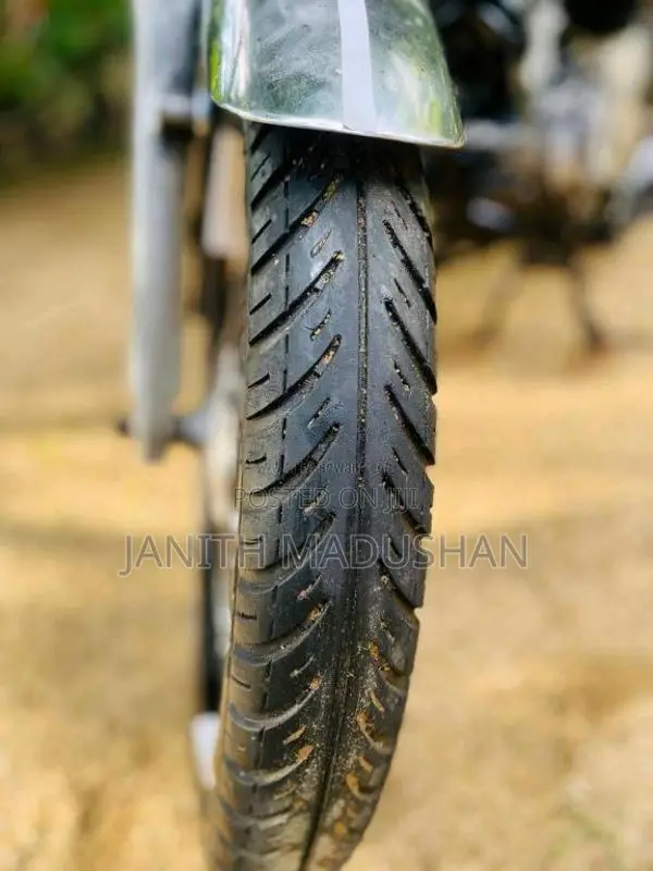 Bajaj Boxer 2004 Motorbike (Used)