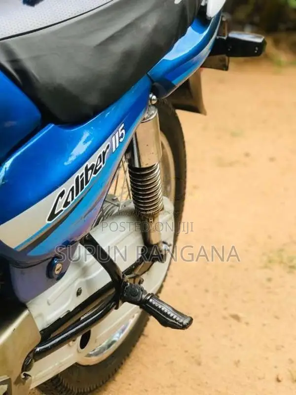 Bajaj Caliber 2004 Motorbike (Used)