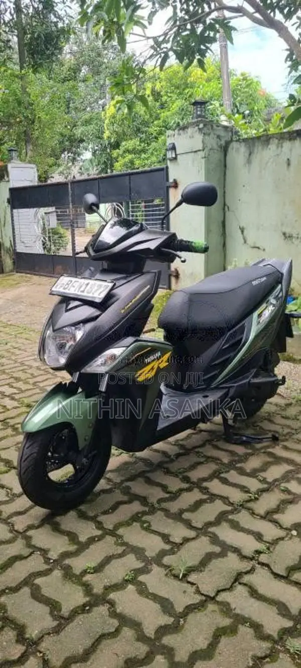 Yamaha Zr 2017 Motorbike (Used)