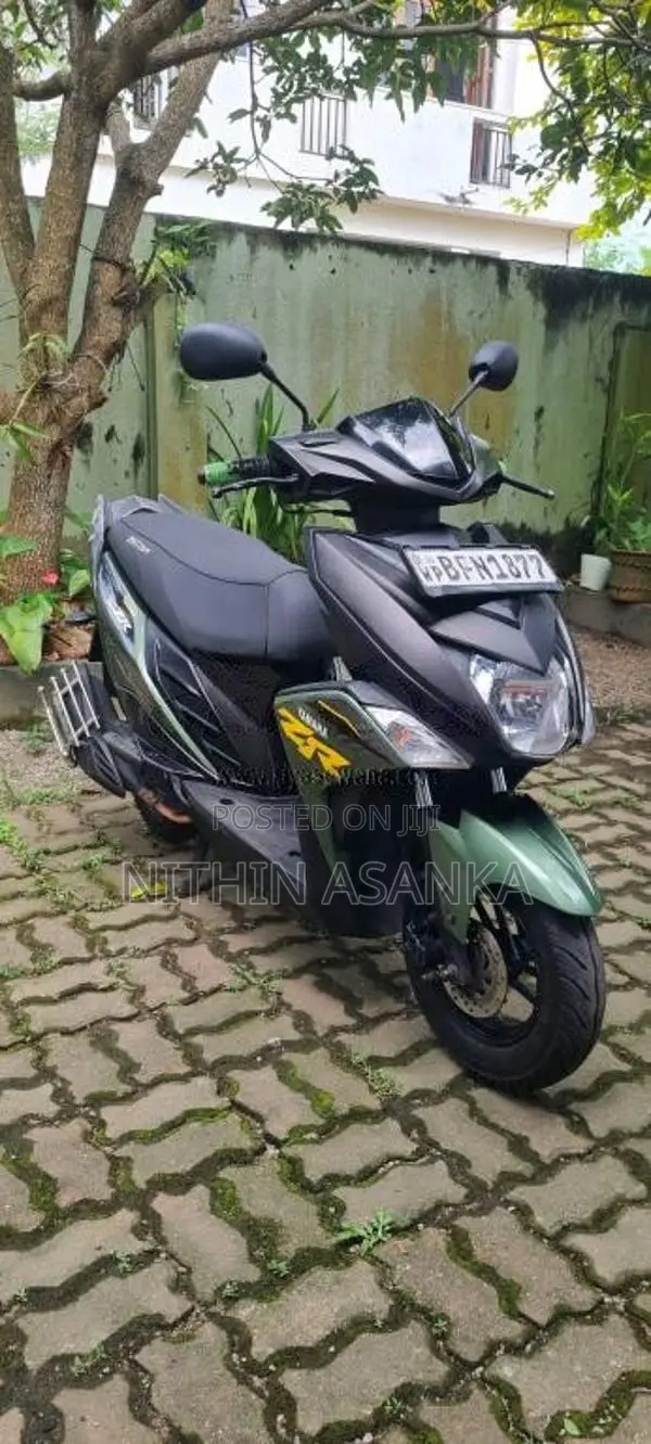 Yamaha Zr 2017 Motorbike (Used)