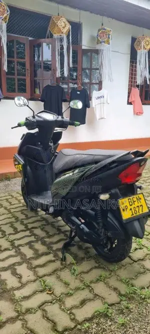 Yamaha Zr 2017 Motorbike (Used)