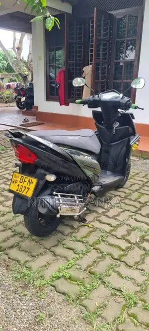 Yamaha Zr 2017 Motorbike (Used)