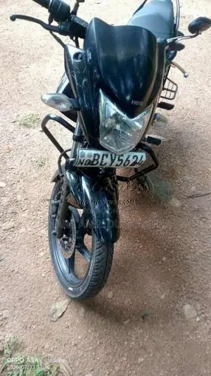Hero-Honda Hunk 2015 Motorbike (Used)