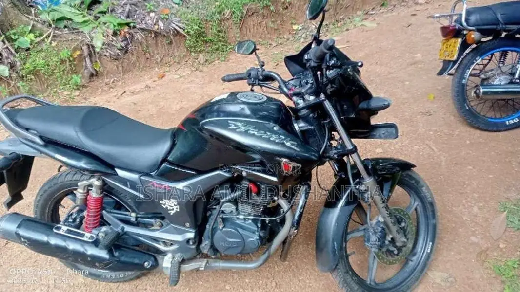 Hero-Honda Hunk 2015 Motorbike (Used)