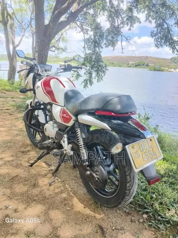 Bajaj V15 2016 Motorbike (Used)