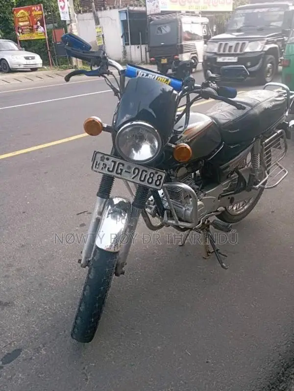 Bajaj Boxer 2004 Motorbike (Used)