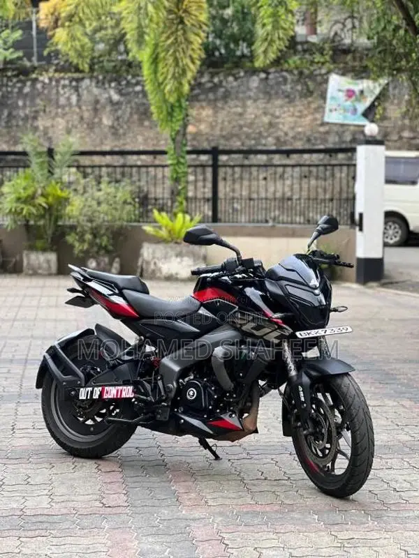 Bajaj Pulsar NS200 2025 Motorbike (Used)