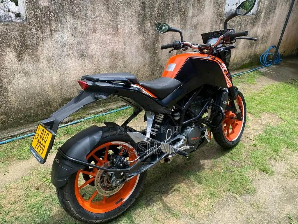 KTM DUKE 125 2020 Motorbike (Used)