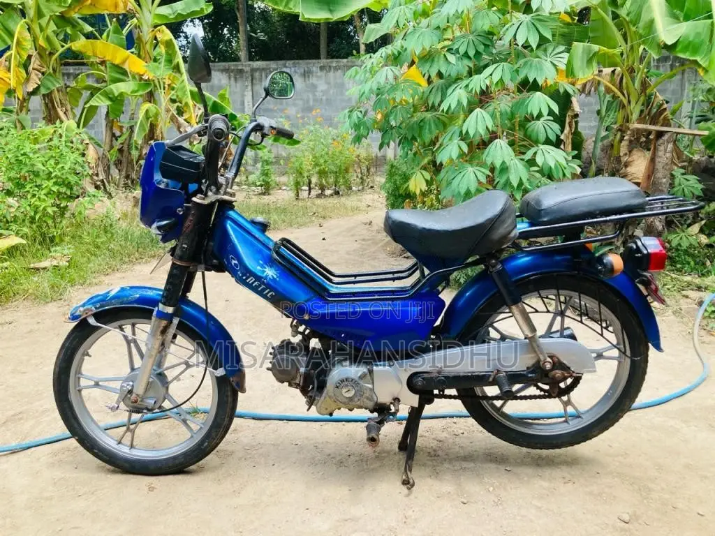 Kinetic Safari 2011 Motorbike (Used)