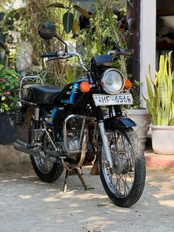 Bajaj Boxer 2004 Motorbike (Used)