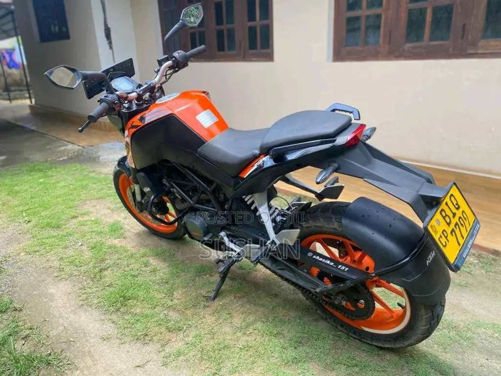 KTM DUKE 125 2020 Motorbike (Used)
