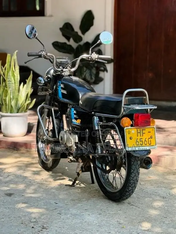 Bajaj Boxer 2004 Motorbike (Used)