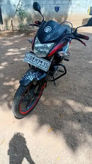 Hero Hunk 2016 Motorbike (Used)