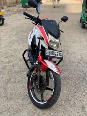 Hero Hunk 2018 Motorbike (Used)