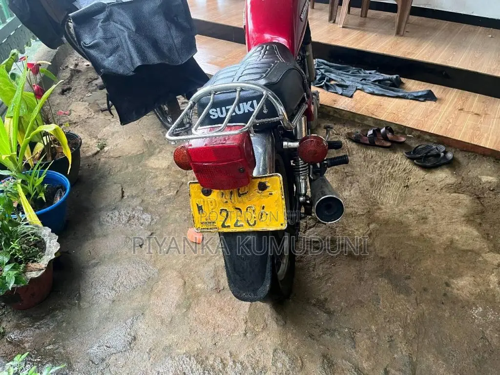 Suzuki GN125 2009 Motorbike (Used)