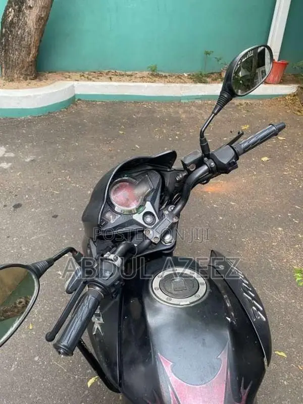 Hero Hunk 2015 Motorbike (Used)