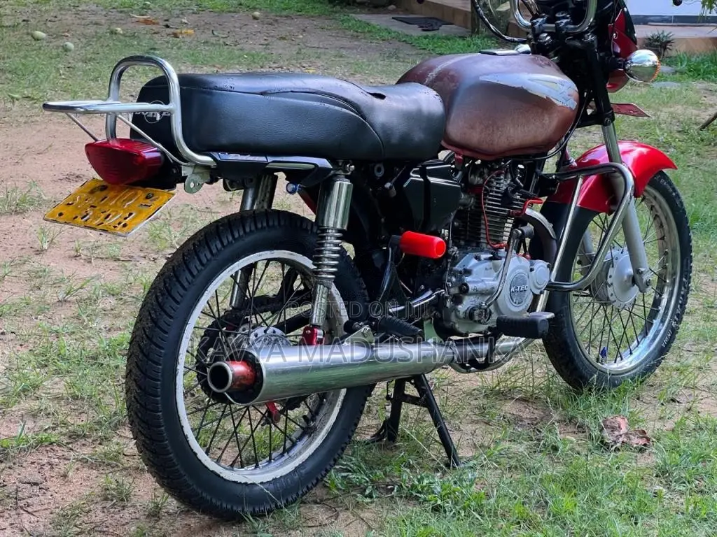 Bajaj Boxer 2009 Motorbike (Used)