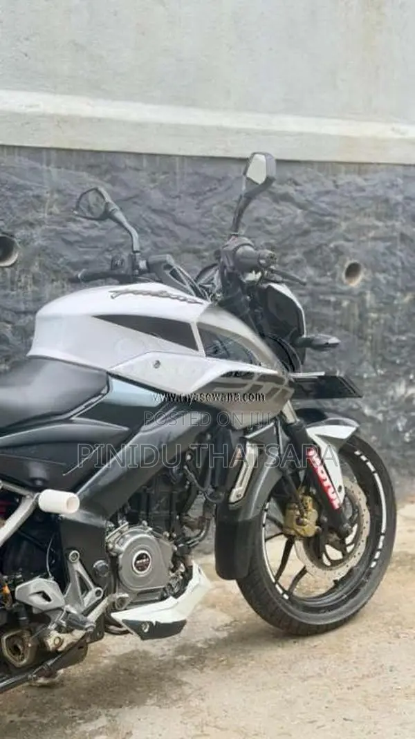 Bajaj Pulsar NS200 2017 Motorbike (Used)