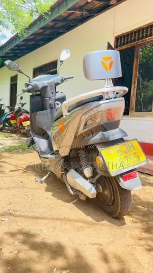 Yadea T5 2024 Motorbike (Used)